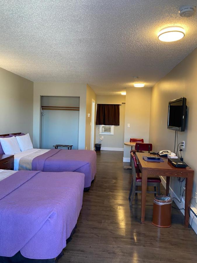 Imperial Motel 100 Mile House Екстер'єр фото