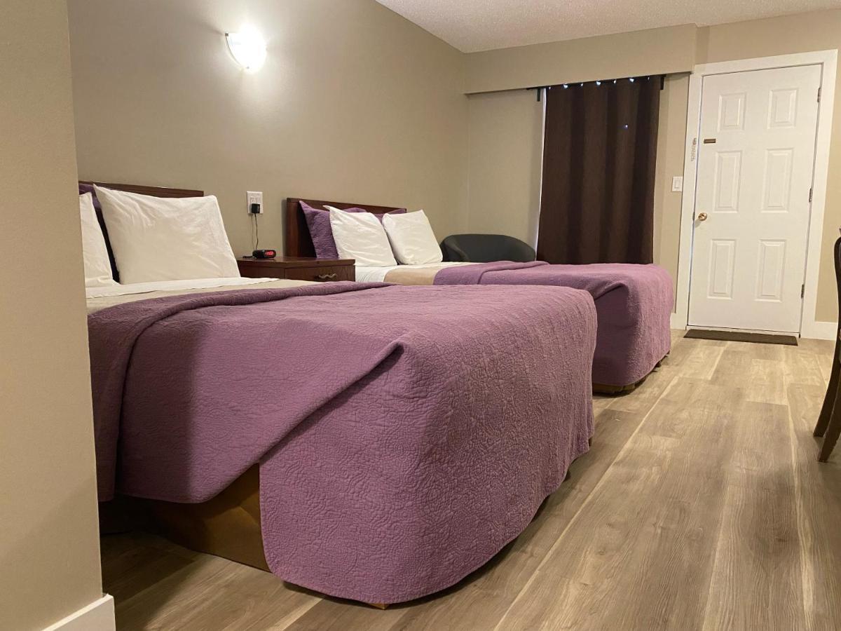 Imperial Motel 100 Mile House Екстер'єр фото