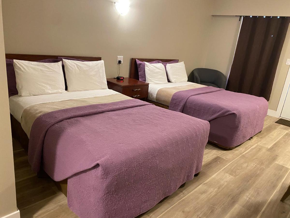 Imperial Motel 100 Mile House Екстер'єр фото