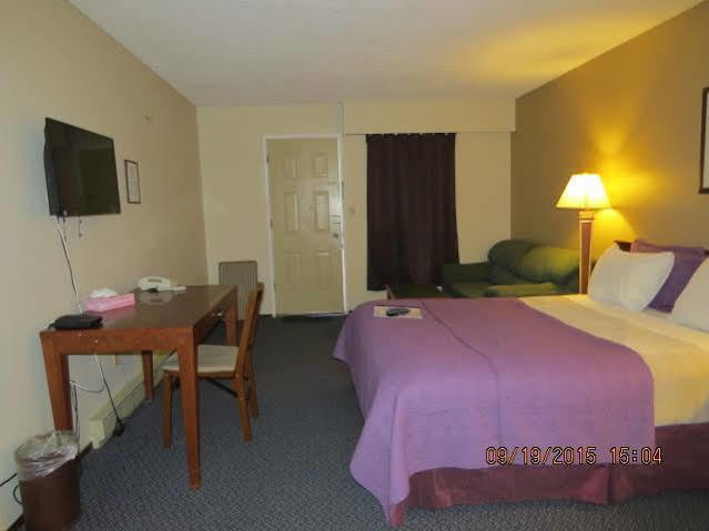 Imperial Motel 100 Mile House Екстер'єр фото
