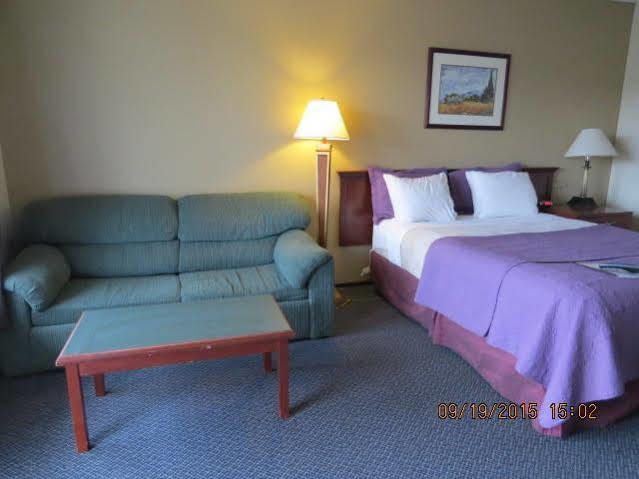 Imperial Motel 100 Mile House Екстер'єр фото