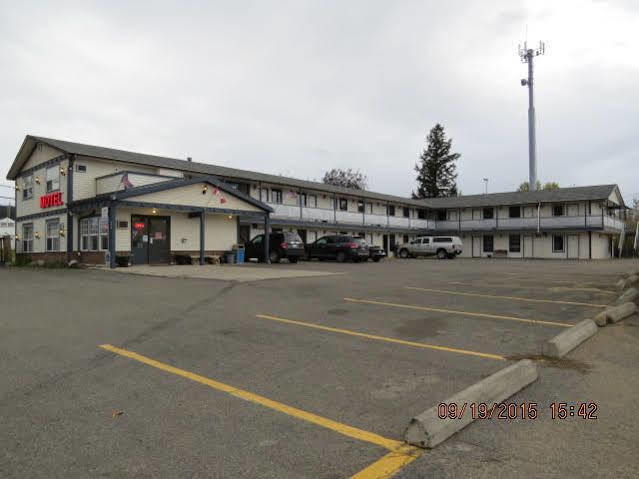 Imperial Motel 100 Mile House Екстер'єр фото